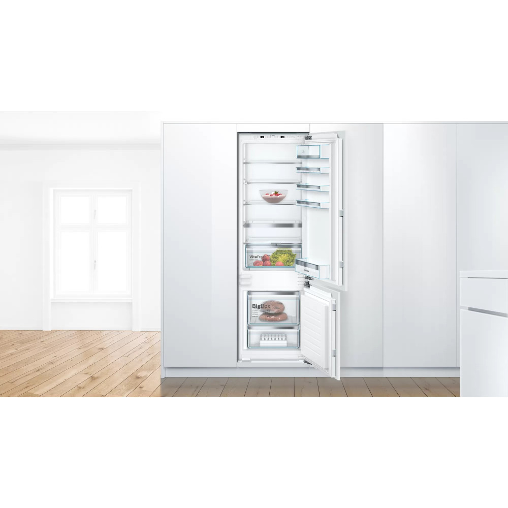 Холодильный шкаф Bosch KIS87AF30U